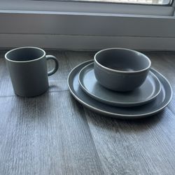 Dinnerware Set