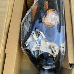 New 2003 Nissan Quest Headlight Set (Both Sides)