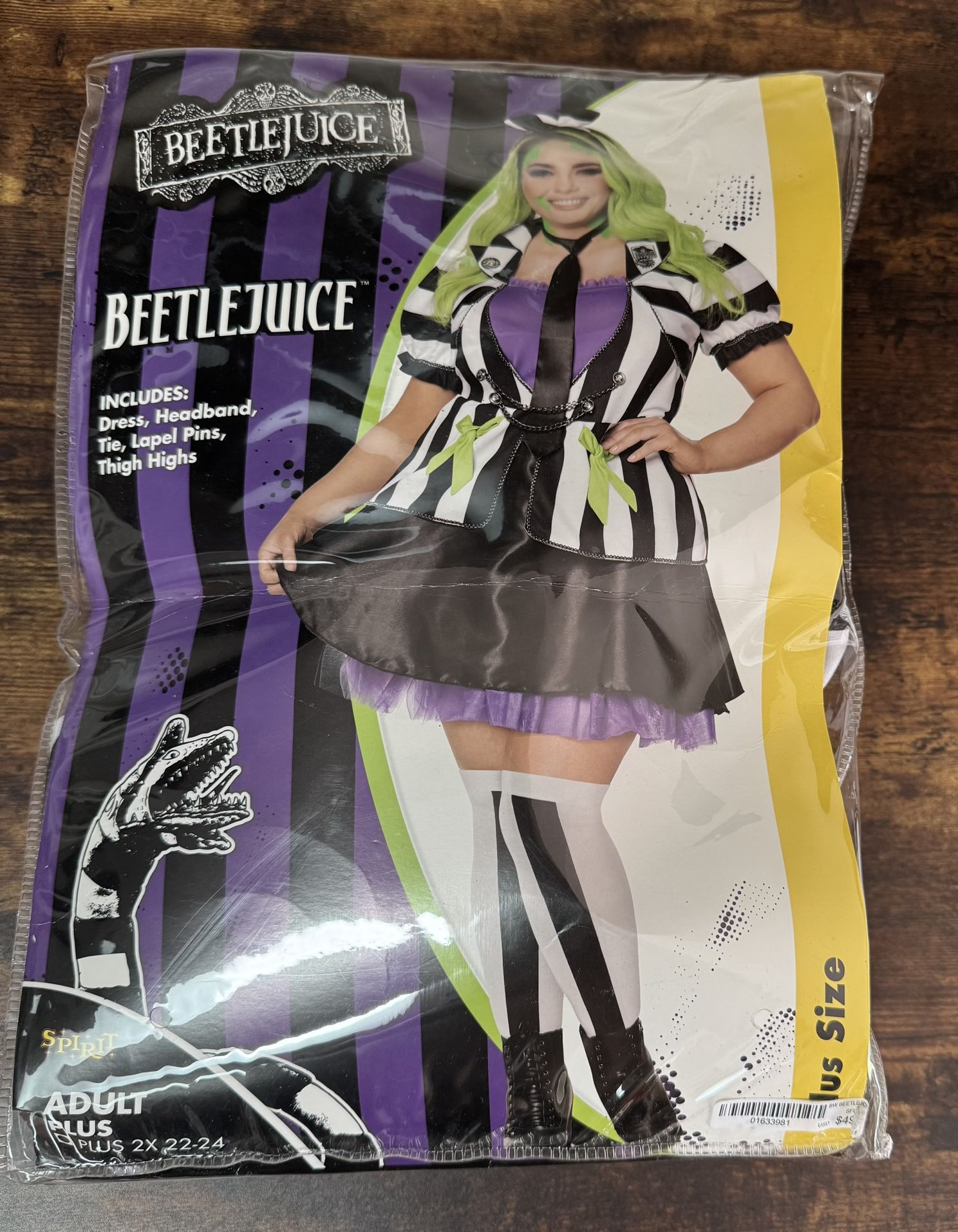 Women’s Beetlejuice Costume Complete size XXL just $8 xox