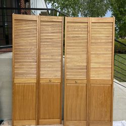 Like new 36” X 80'' Solid Oak Wood Louvered Bi-Fold Closet Doors