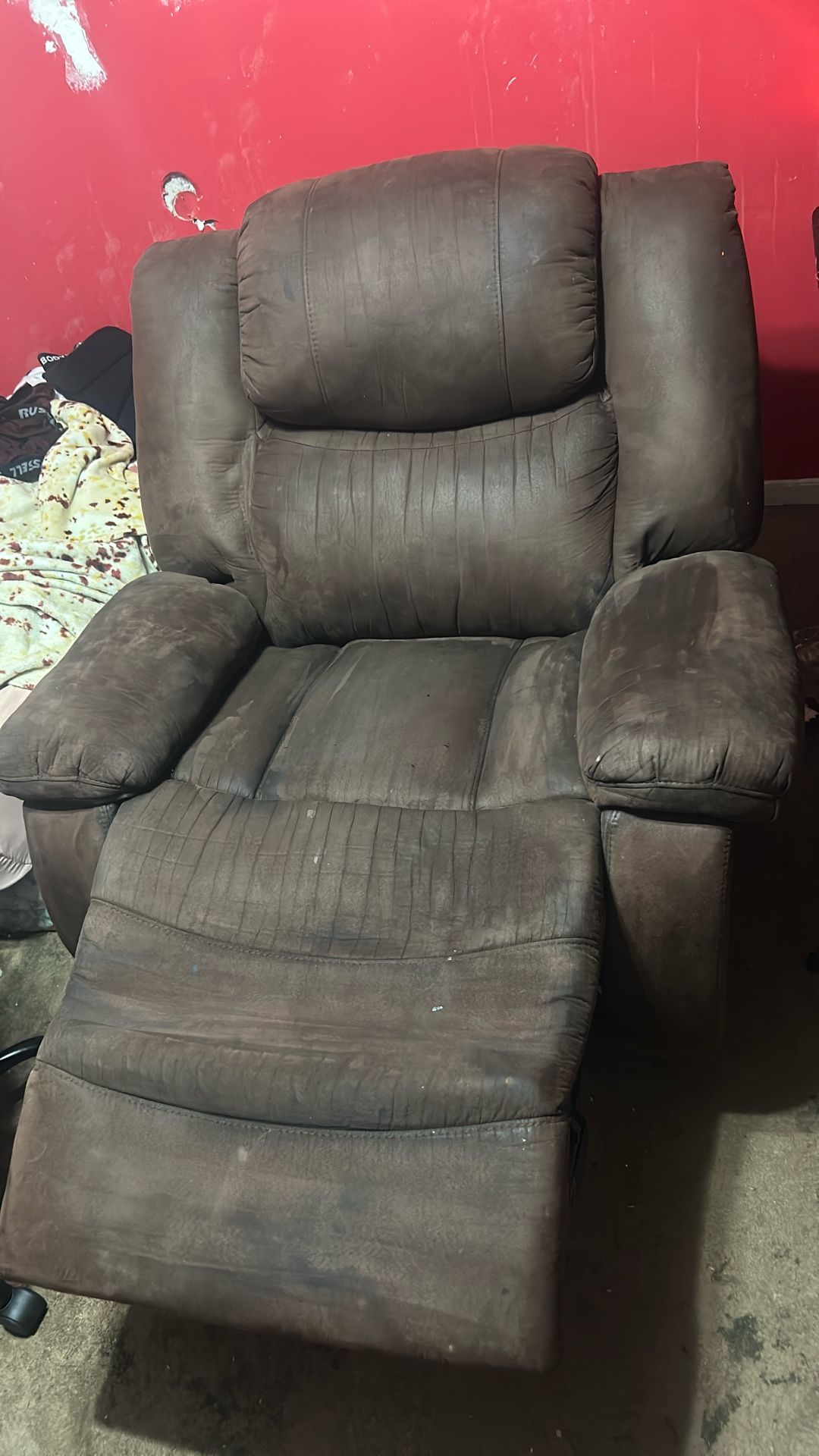 EXTRA Cushioned Recliner 