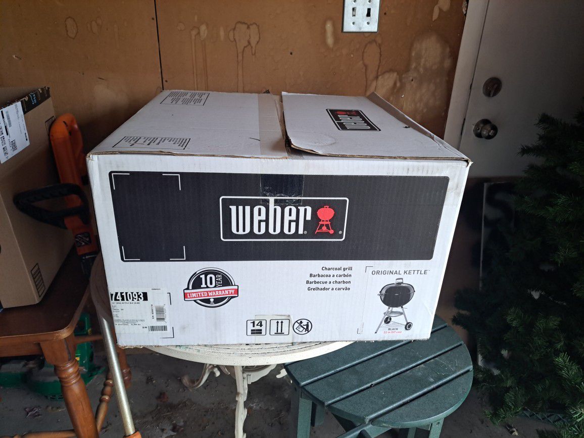 Weber Charcoal Kettle Grill 22 Inch