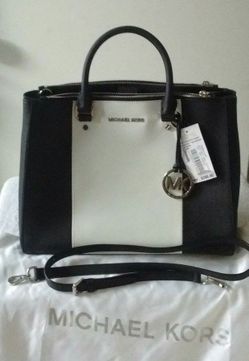 Michael Kors leather purse