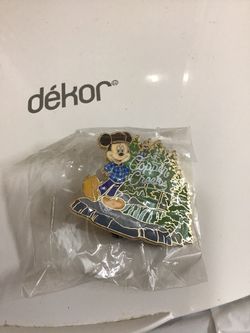 Member’s only DISNEY VACATION CLUB Copper creek villas cabins limited edition pin NEW in the package