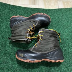 The North Face Snow Boots Size 9