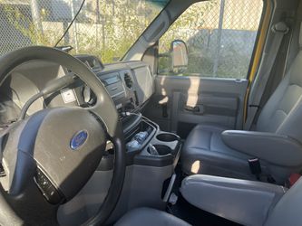 Ford E350 Box Truck Thumbnail