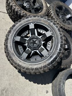 33x1250R20 And 20x9 XD rims Black