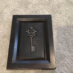 New Pier One Black Wooden Plaque with Key Wall Art Sign Picture Frame Home Decor