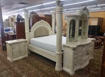 Queen size Bedroom set ( deliver available Either)