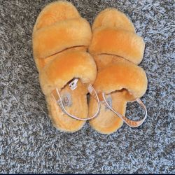 Size 7 Ugg Slippers 