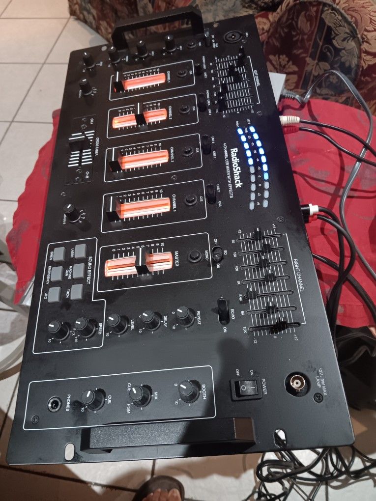 RADIO SHACK. 4 CHANNEL USB MIXER WITH EFFECTS. SOUND EFFECT