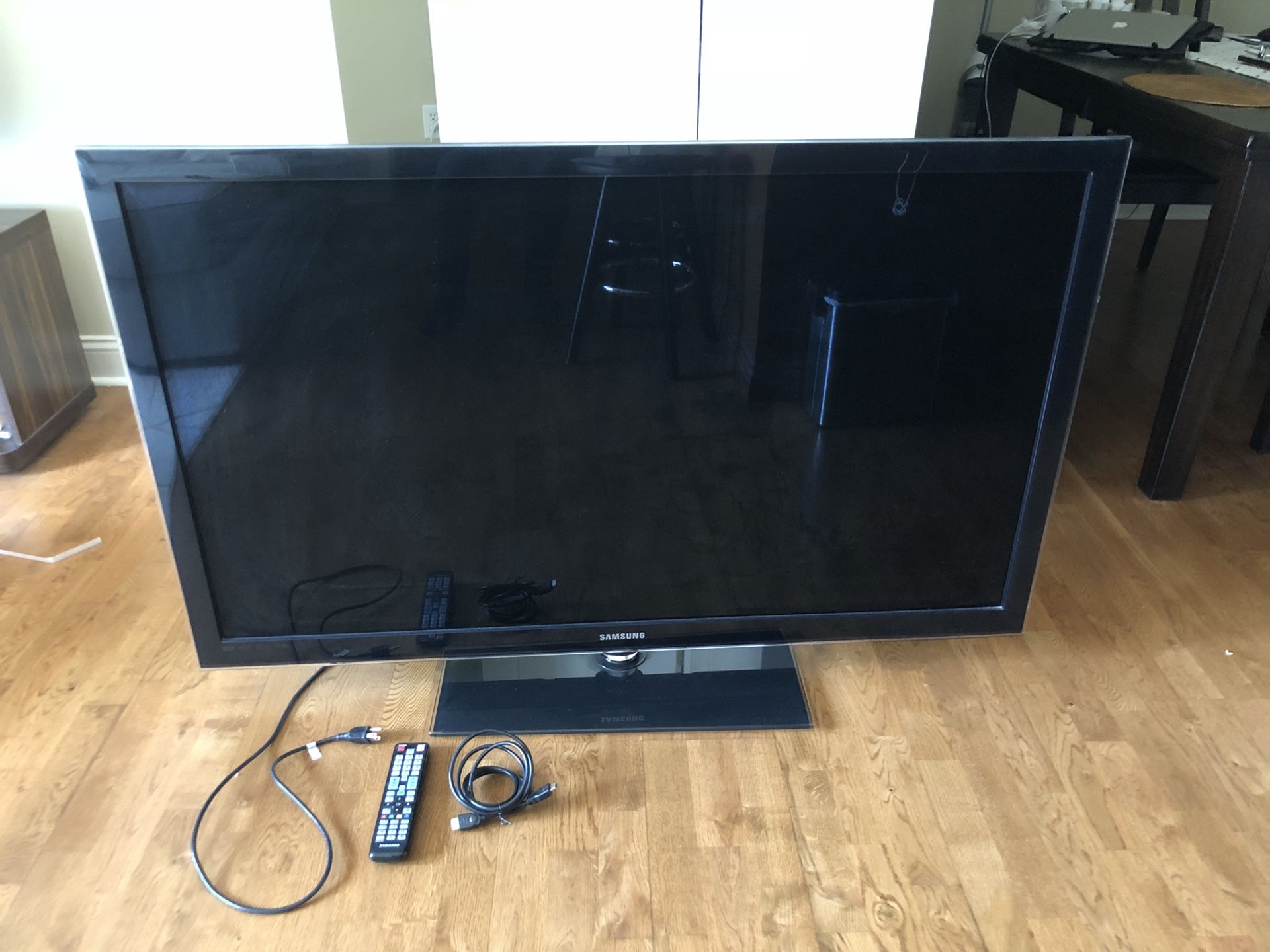 Samsung 55-Inch 1080p 120Hz LCD HDTV (Black) - Model: LN55C630K1F