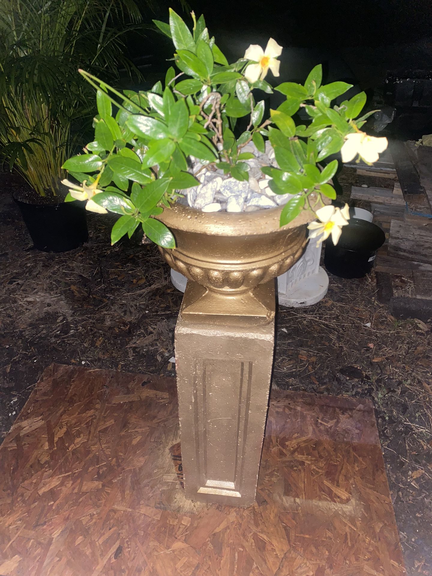Ceramic Flower Pot With Detachable Pillar