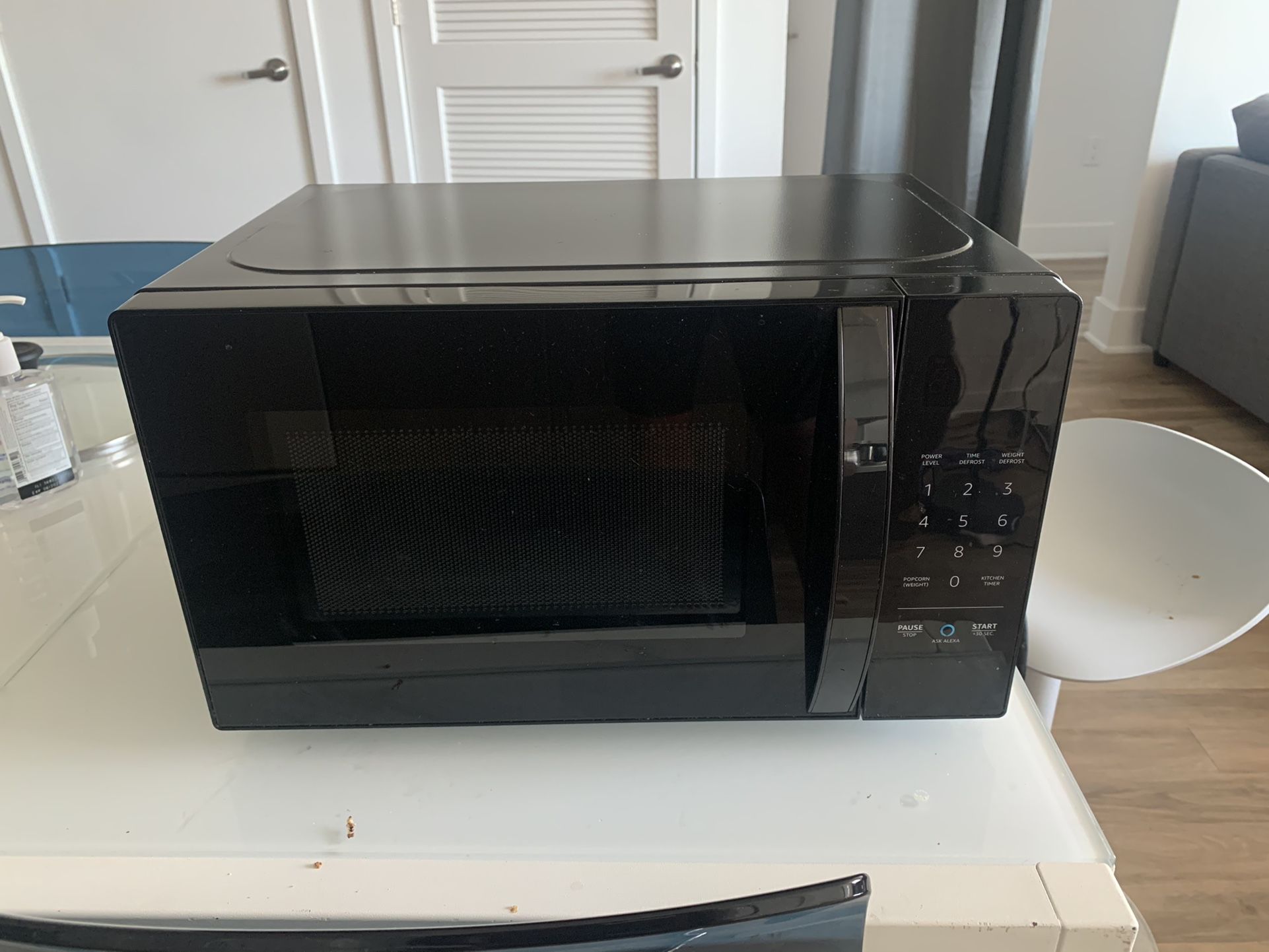 Amazon Basics Smart Microwave - Alexa Enabled