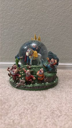 Snow White - Disney snow globe