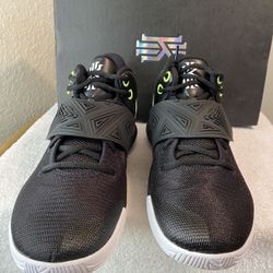 Nike Tennis Shoes Size 10