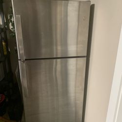 2021 GE Refrigerator 
