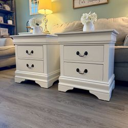 Beautiful Set of Side Tables / Nightstands 