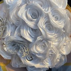 25 Bouquet , White, Kinda Big, Pink Wrapping With Gold Edges 