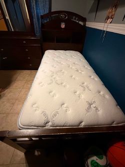 Cama Twin, colchón , y peinador