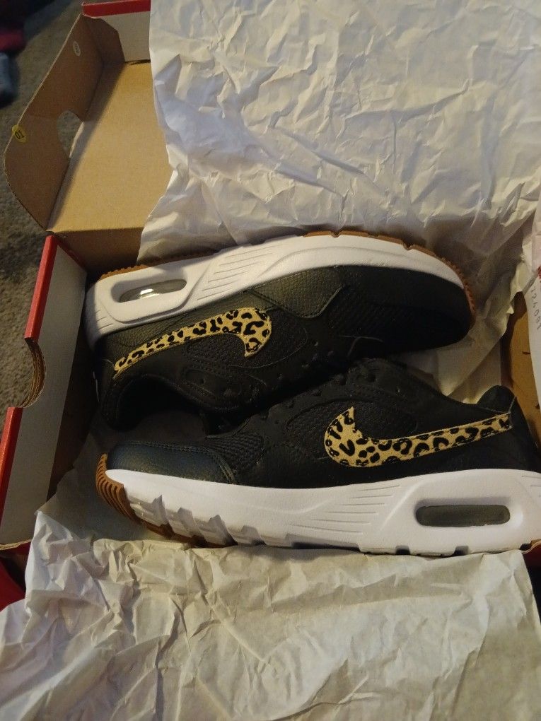 New Nikes Girls