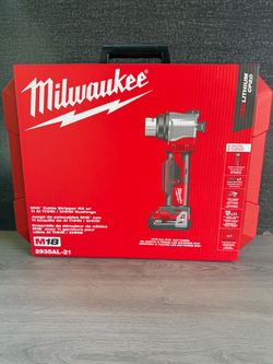 Miwlaukee M18 18V Lithium-Ion Cordless Cable Stripper Kit for Al THHN/XHHW Wire Cutting