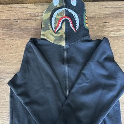 A Bathing ape Bape hoodie size size M