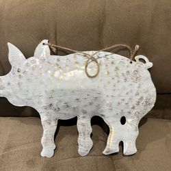 NWT Birch & Vine Pig Hanging Wall Decor Metal White/Gold 11” x 8”