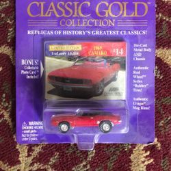 Johnny Lightning Classic Gold 