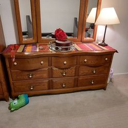 Bedroom Set,  2 Dressers, 2 Night Stands, Mirror & Queen Bed Frame