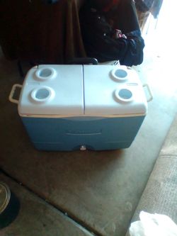 Rubbermaid. Yelera