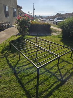 Queen bedframe