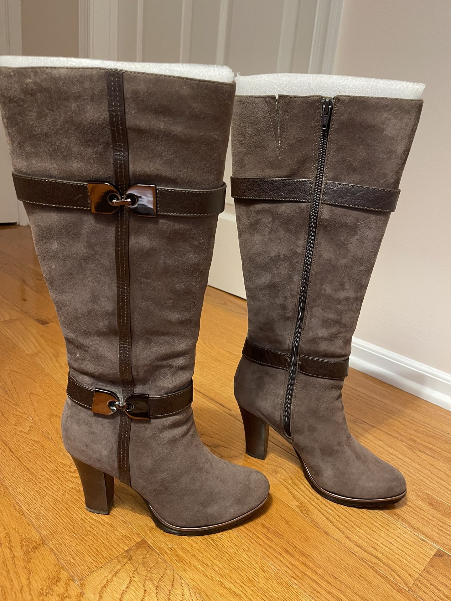 Sofft "Whitley" Ash Grey Suede Knee-High Boots - Size 9.5 (EU 41, Medium)