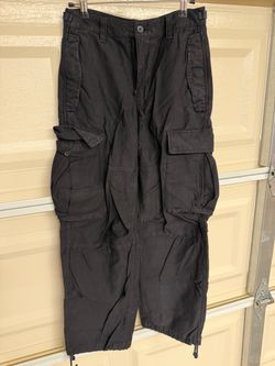 Women’s Black Cargo Pants with Multiple Pockets