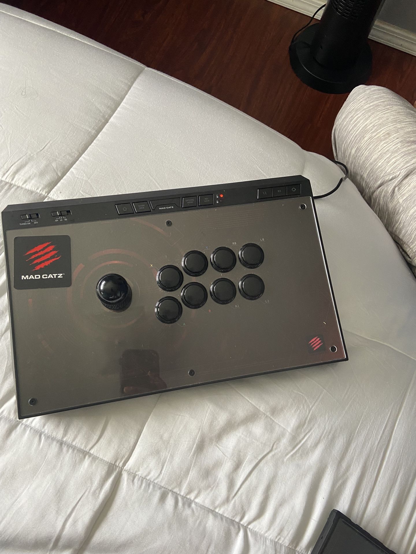 Mad Catz EGO - arcade stick