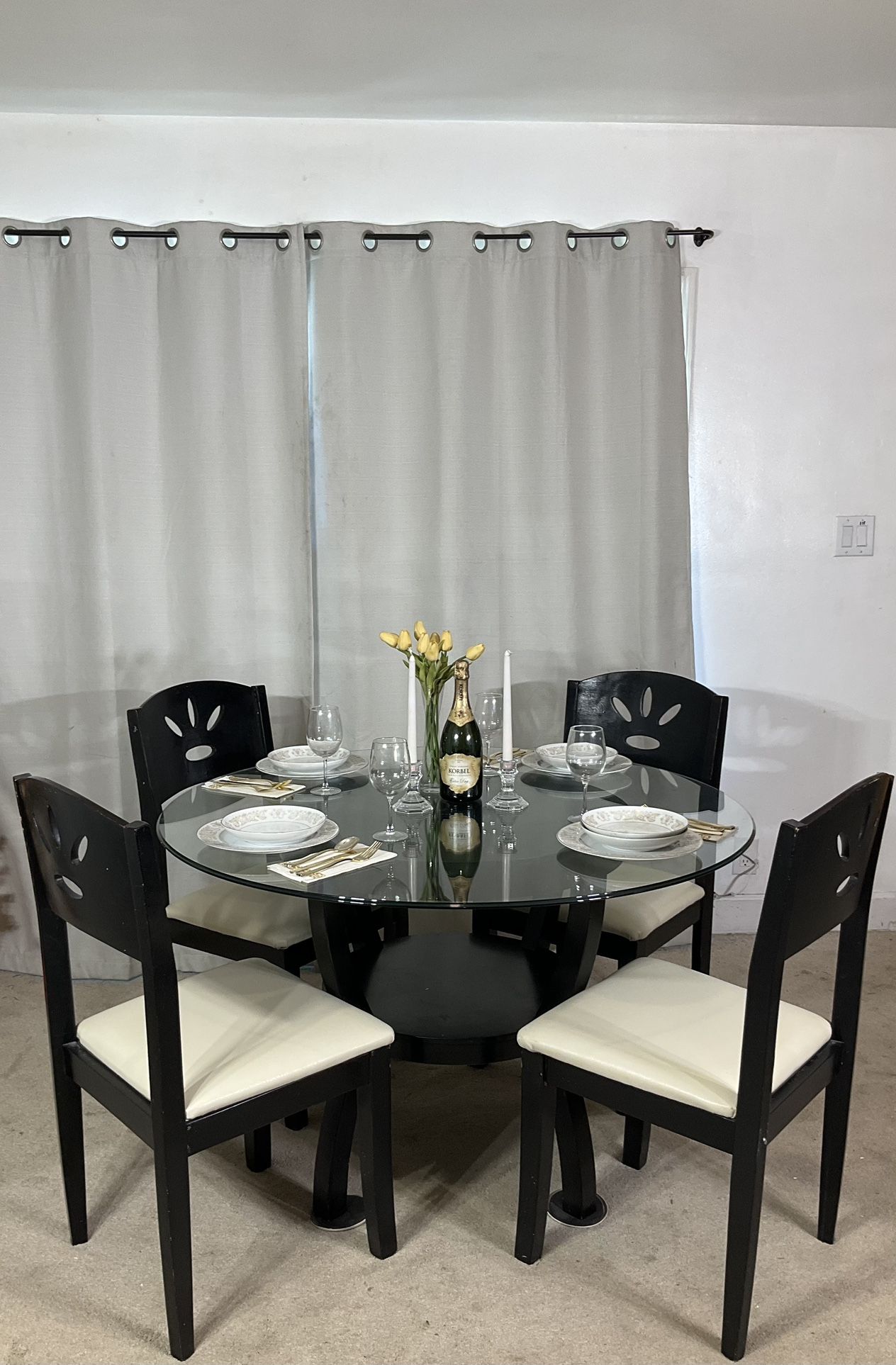 Black & White Dining Table With 4 Chairs