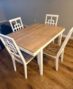 Dining room table + 4 chairs