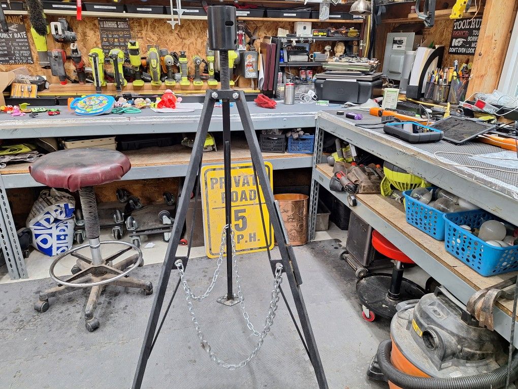 Practically New 5th Wheel Hitch Support