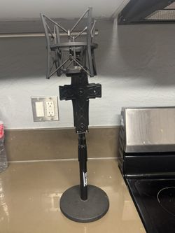 ON STAGE CROSS “DARK MAGIC” DESKTOP MIC STAND
