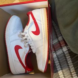 Jordan 1s Low Top Red And White Size8.5