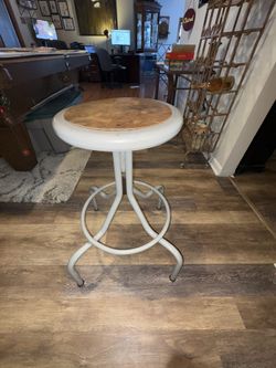 Vintage industrial counter stool kitchen counter height swivel chair metal frame Great condition Made in 2011 