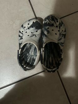 Size 3 boys// classic croc clog black-white