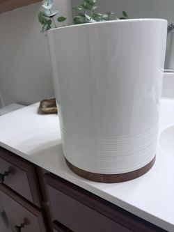 White And Wood Bin. Glossy shine