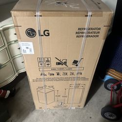 LG 6.0 Cubic Refrigerator New In Box