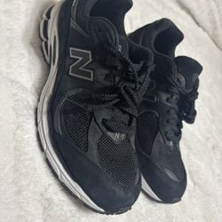 New Balance Men’s 2002R Black Shoes