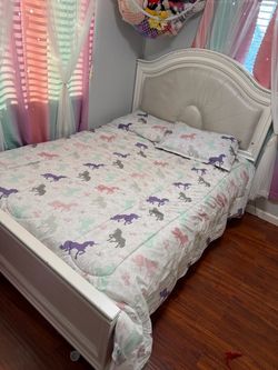 Recamara 4 piezas con una camita suplente debajo para visitas