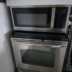 GE Over Range Microwave And Range/ Stove