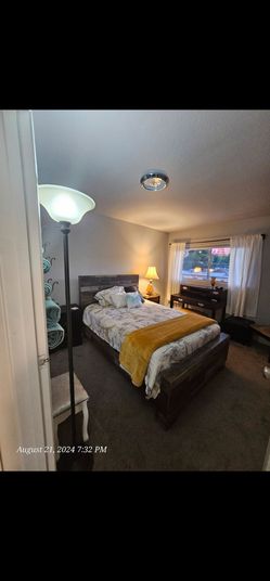 Full-Size Rustic Platform Bed Set- $250 OBO