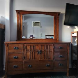 Dresser With Mirror 