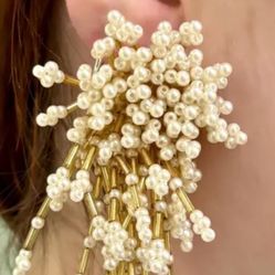 vintage pearl beaded starburst waterfall clip on earrings 1980s cluster pearl and gold bead clips-ons large dramatic statement fashion